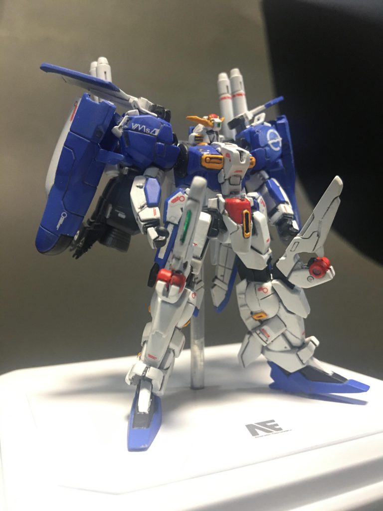 各部センサーはホイルシールの余白から。ゴミと見間違うほどの小さなシールは貼るとすごくいいアクセントになります。