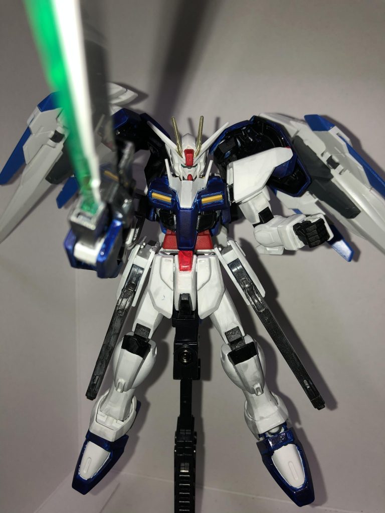 オーライザーとドッキング。実はダブルオーセブンソード/Gを持っているので、そちらとドッキングしても違和感ないようにオーライザーは塗装していません。ちなみにラケルタビームサーベルはうまく付かなかったのでオミットしました。
