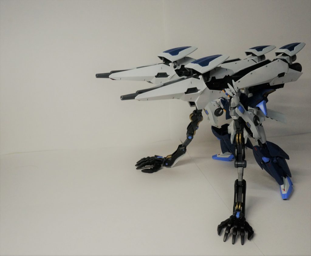 ヒュージシールドバインダーをロングビームランチャーx2に変形。異形の腕があるならそれで機体を支えるのがお作法。７～８割ほどはこれがやりたくて、アームonアームにしたとも・・・