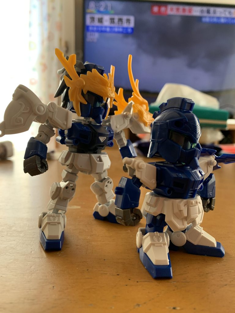 元キットと改造後の比較。かなり頭身は上がってます。