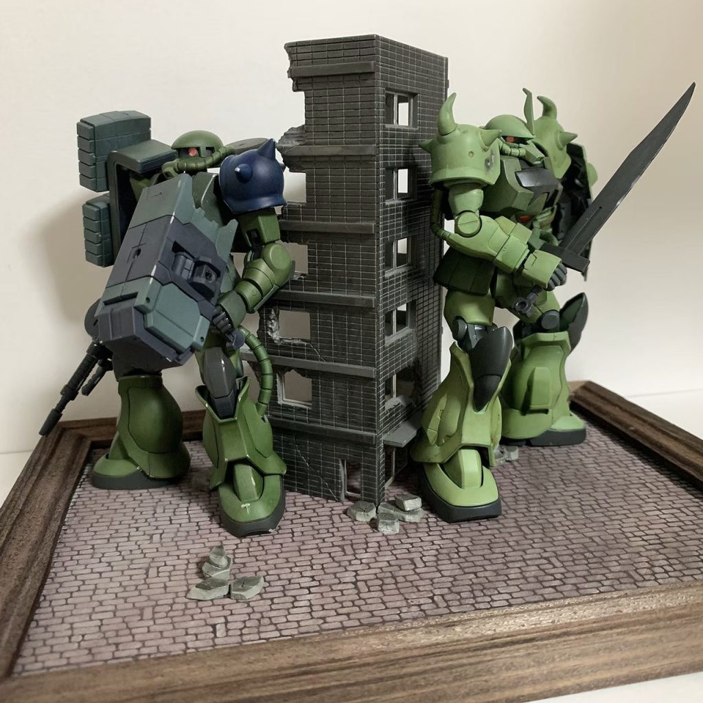 以前作成したグフカスタムと。随伴機として作成してます。「突撃する。援護を頼む。」「了解しました。まずは突破口を開きます。」