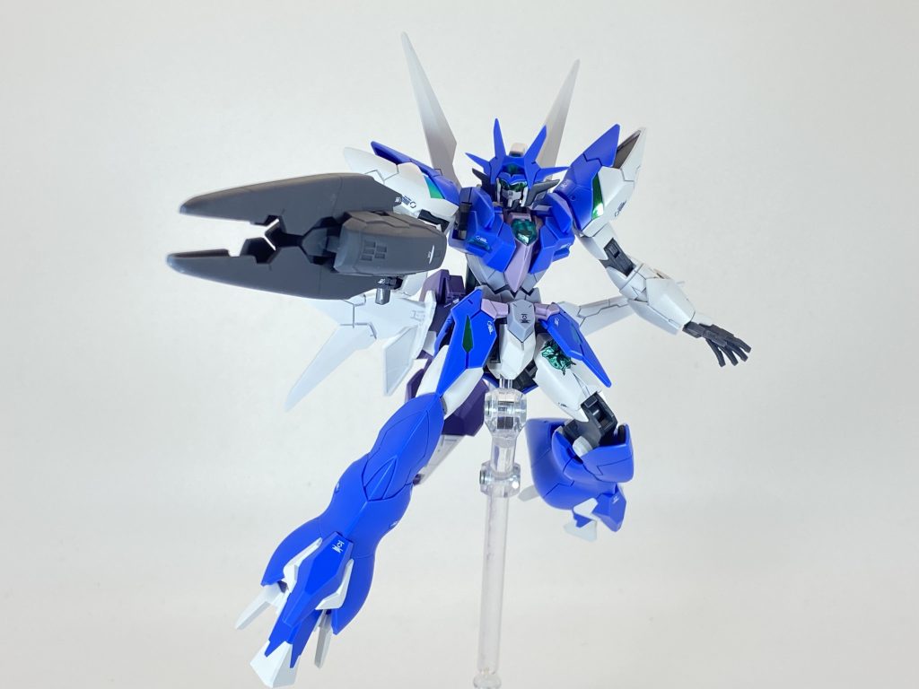 武装は以前と同様のビームライフル。