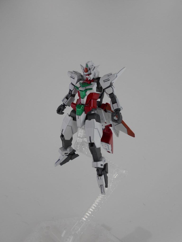 コアガンダムⅡ・サンゼーオ専用カラー。元々の機体色よりも赤の割合を多くしています。武装はビームサーベル及びビームダガー、スプレーガンです。