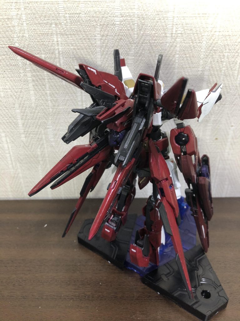 バックパックは武装を盛りながらも、リボガンのスマートな感じを崩さないように綺麗に纏めるのに試行錯誤しながら頑張りました。