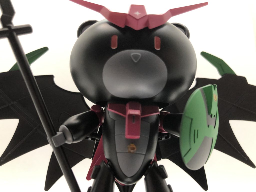 胸の赤いパーツはデスサイズヘルのパーツを切り貼りして使ってます。ヘソのクリアパーツは食玩のランナーから流用。