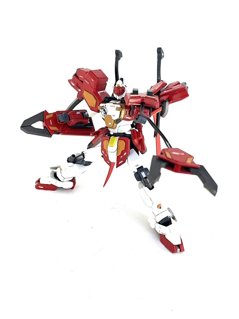 両腕に付いているシールドはパンツァーアイゼンとしての機能もあります。