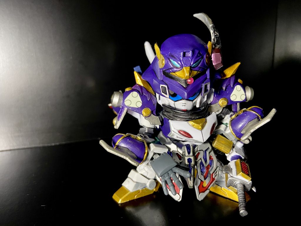 この顔を見られたからには斬らねばならん‥!オリジナル形態!ってもカブトずらしただけですが!仕込み刀が映える!信長には負けぬ!✨ 本来は鎧が割れて生まれ変わったはずですが、自分の脳内設定的に、リバイブ版は仮面スパイ的な発想で作っております!仮面の下から覗くガンダムフェイスって良くないですか?✨