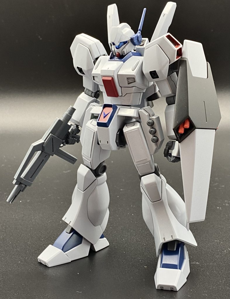 フロント地味にですが胴体2ミリ延長上腕に筋彫り、太ももにプラ板を貼り付けてます