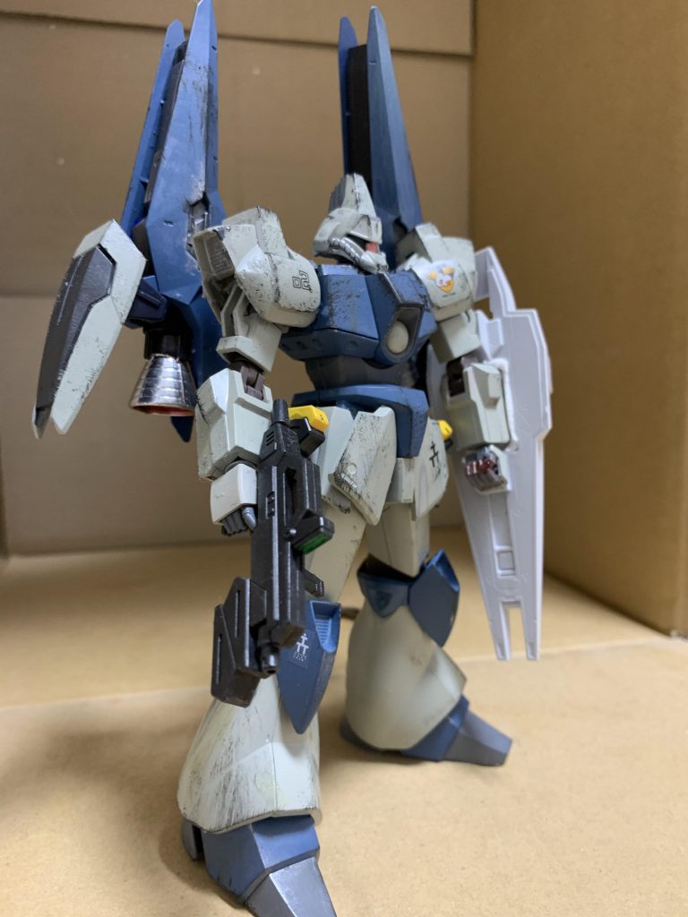 ガルバルディβにテルティウムアームズのバックパックを着けてヘイズルからビームライフル、Eパック、強化型シールドブースターを移植。全身筆塗りした以外に手を入れたところはなし。