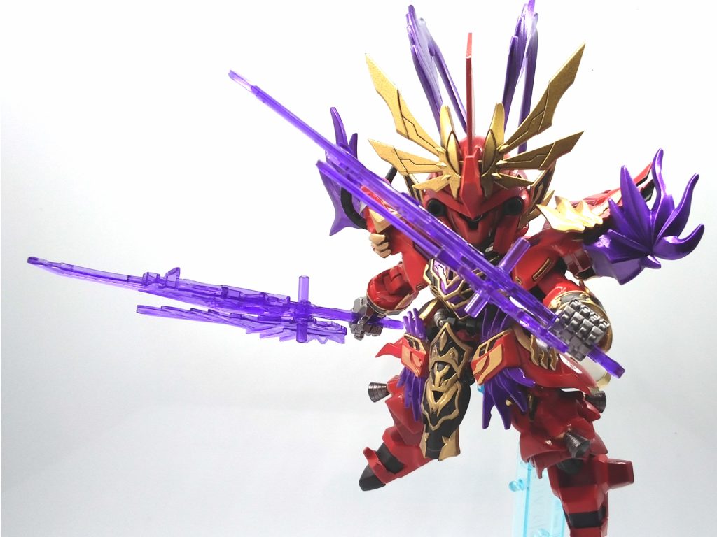 武器はクリアのまま。方天画戟は柄が短くて好みではないので、以前ガンダムベースで買ったものを使用して二刀流に。