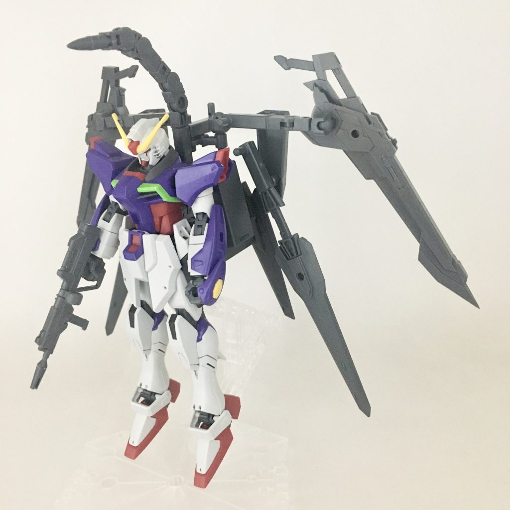 攻撃形態、正面。すべての武装が使用可能となる形態。