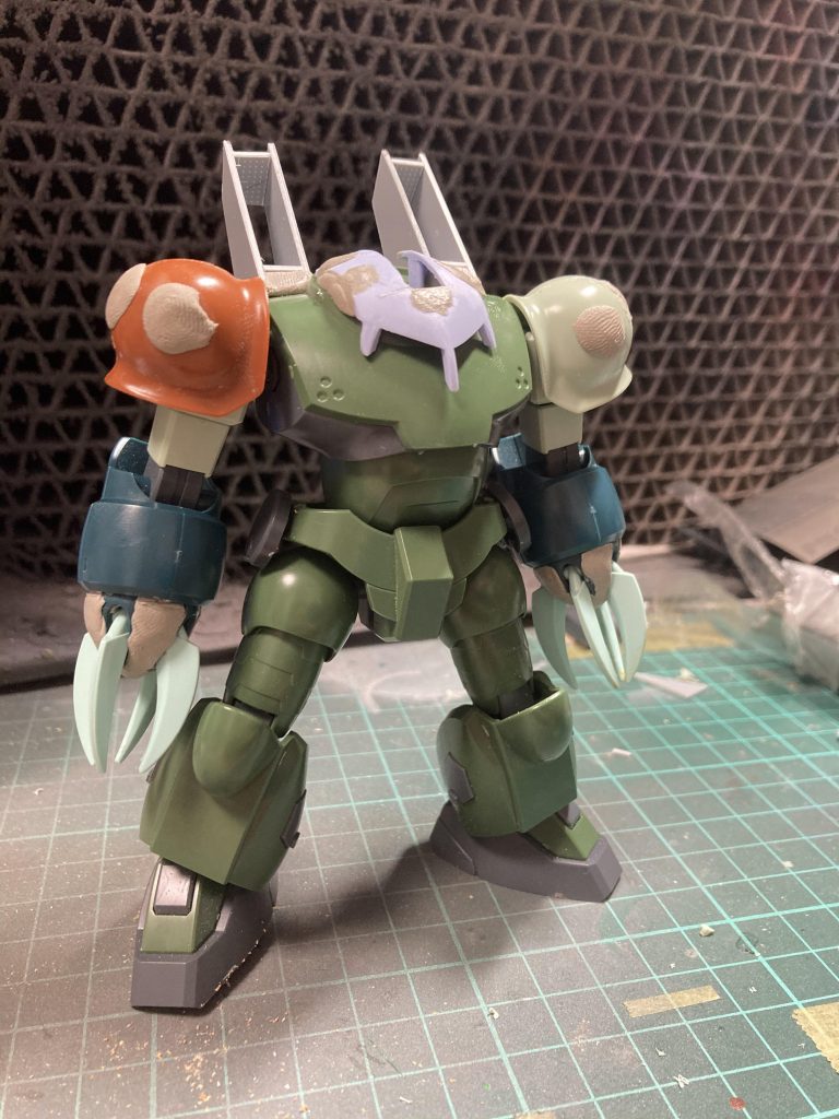 ベースはハイモック腕:HGUCザクⅡ ズゴックその他ジャンクとプラ板とパテ になります。