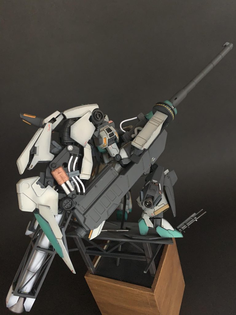 1/100バルバトスの武装を元にしてジャンクパーツを組み合わせものになります