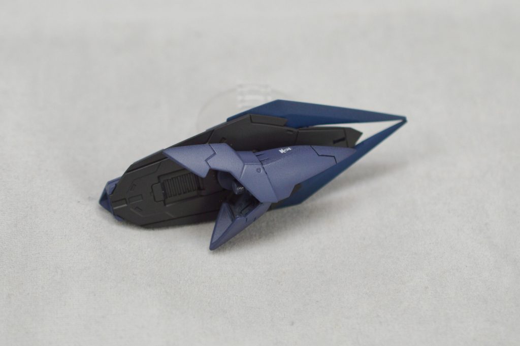 アルスコアの腕形状が特殊なため本家の複合防盾とはだいぶ違う形状ですが、腕に直接はめる構造になってます