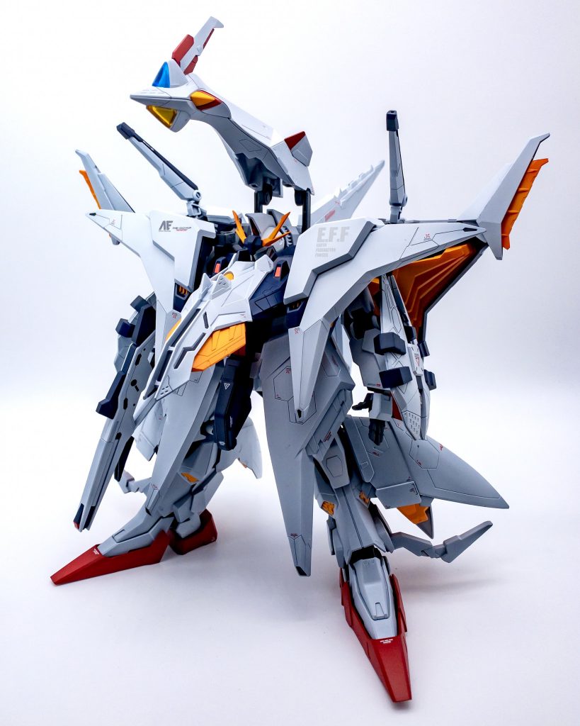 観る角度によって折鶴だったり、裃を着た武士のようにも見えます。