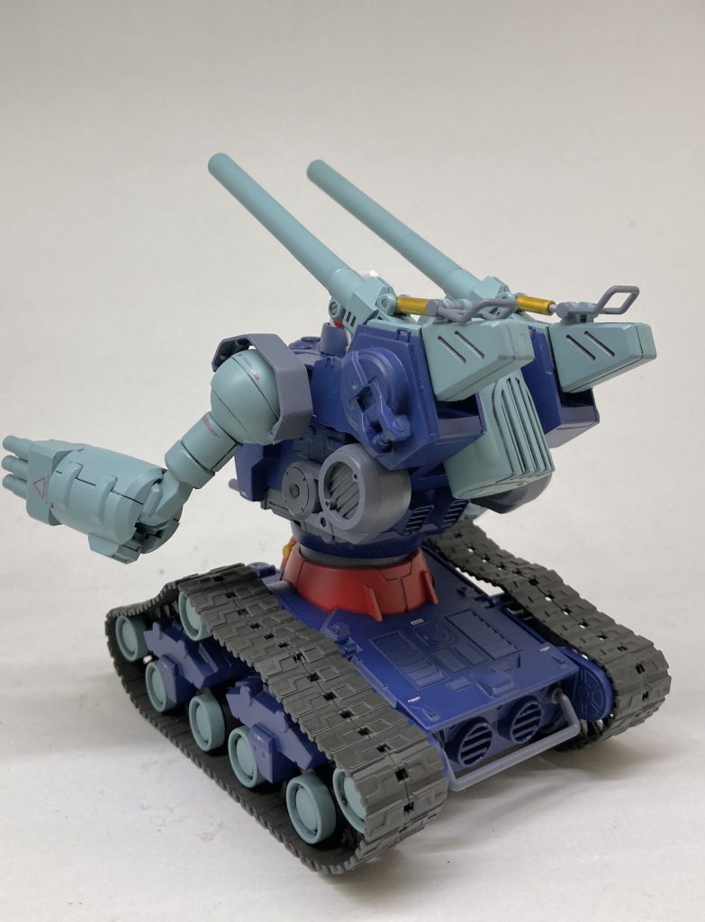 腕が1/100REのガンキャノン・ディテクターのもので要するにすごくデカくなっちゃいました。