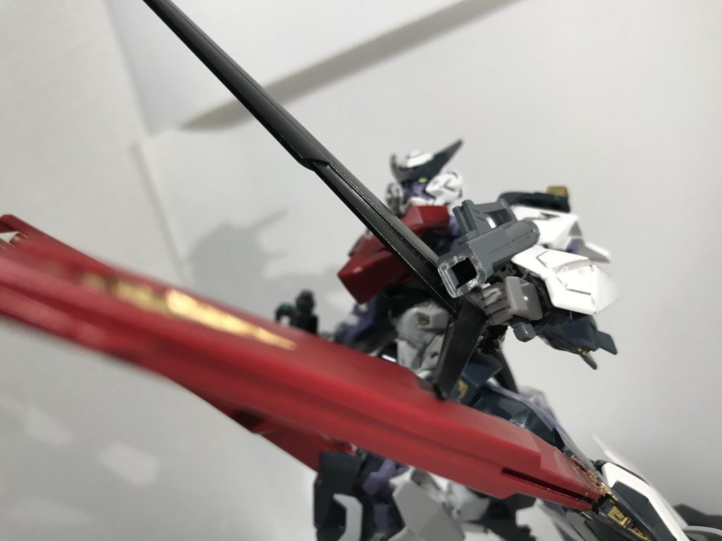 ウィングソードライフルを裏返して羽をつけただけの格闘兵器です