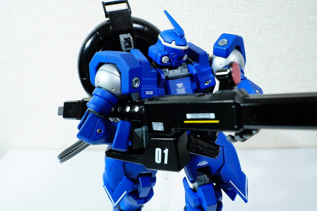 フラットブルー、シルバー、ブラック