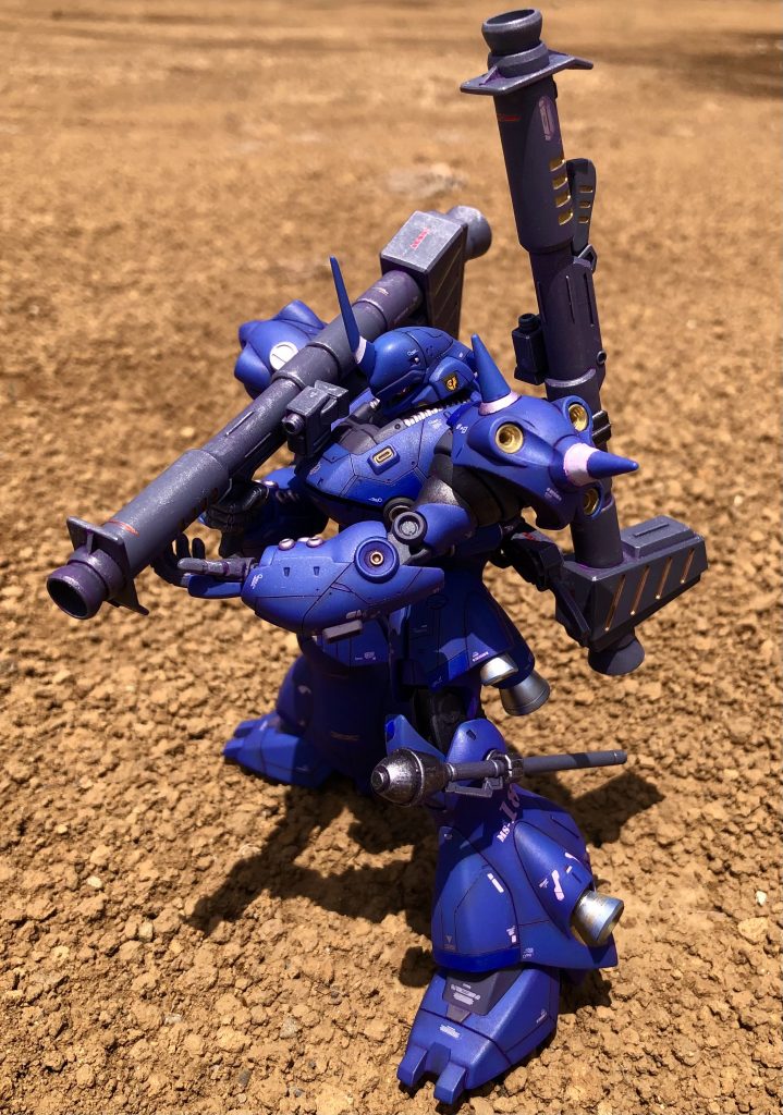 自然光だと深い青です