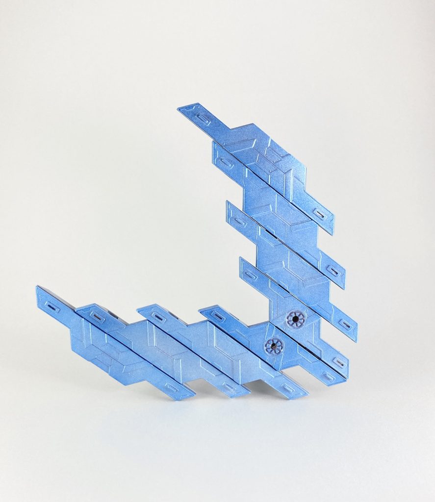 青白い月をイメージして、グレーサフ→シルバー→クリアブルーで塗装しました。イメージ通りの色味にできました✨