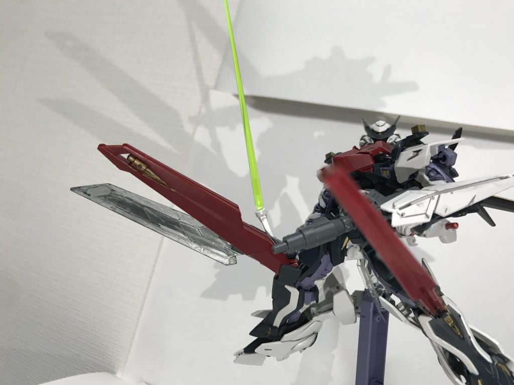 ダブルサーベル&ビームライフルライフルにバックパックにある 延長バレルをつけた形態