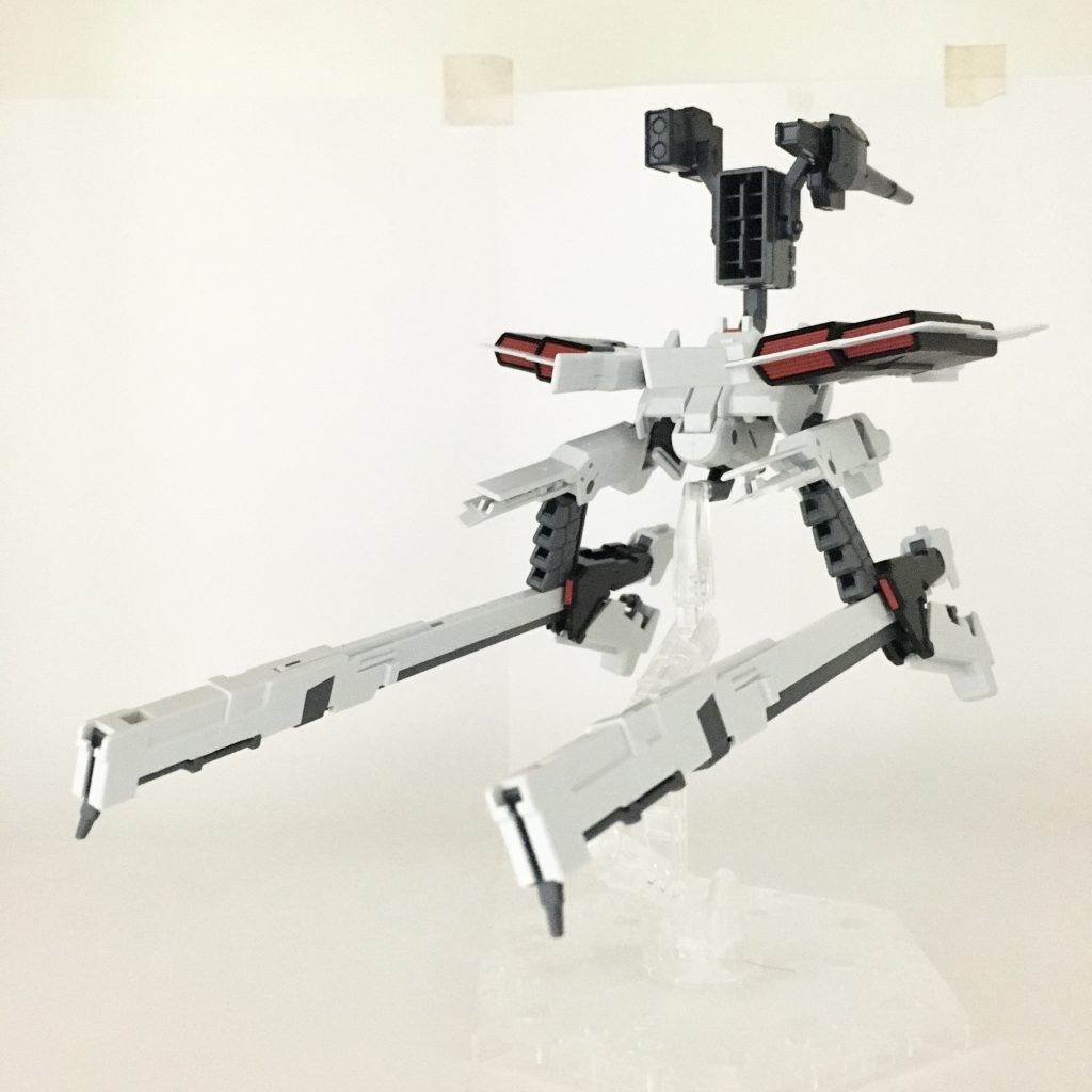 モビルアーマー「ライラ」、背面。ネェルコアガンダムから切り離すことで、ライラ単体での運用もできる。