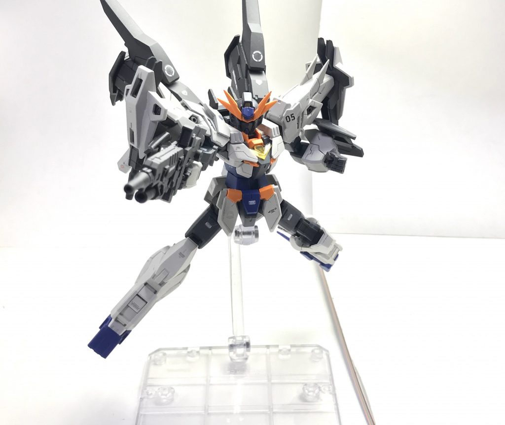 アサルトライフル。原型機のものではなく他のキットから流用してきた実弾装備だが、これはジュピターヴのビームガトリングを採用した場合の重量増加とエネルギー消費を鑑みた結果であり、あくまでも検証機でありながらもある程度の実戦に耐えられることの証明ともなっている。