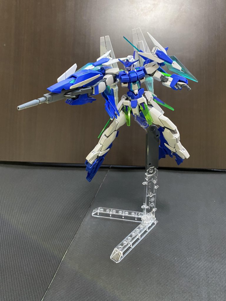 ハイパードッズライフルマグナム、こちらはカラーリングを本体へ合わせたのみです。取り回しと火力のバランスはスタングルライフルとタイダルバズーカの中間だと思うので、ファンネルで手数を補えるならこちらの方が武装バランスは割といいのかもしれません。