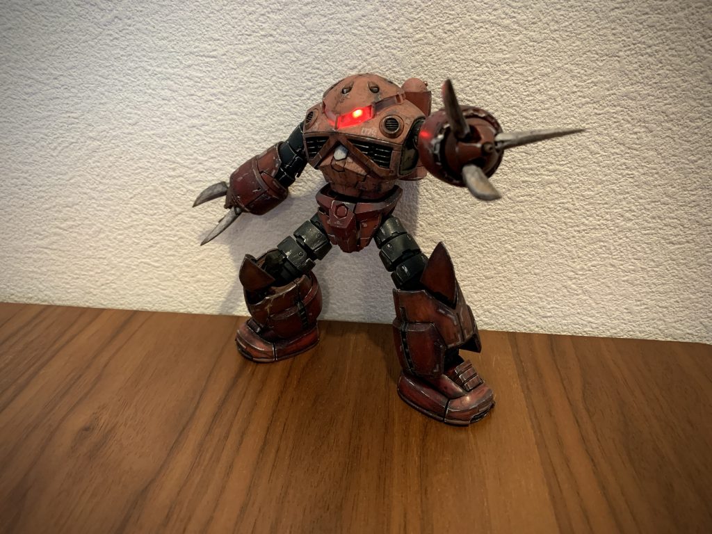 以前に製作したダブルオーライザーで味を占めたミライトを再び使用。ギョロっとモノアイにはもってこいですね。