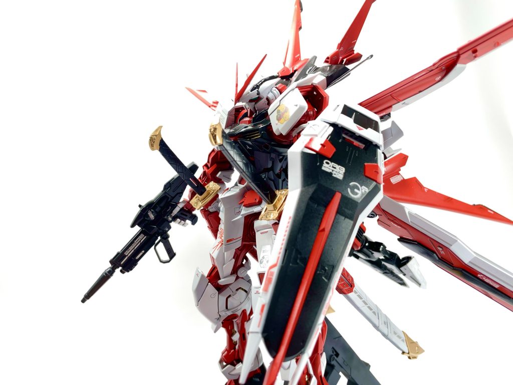 アストレイカッコイイです次はブルーフレームDも全塗装してあげたい。