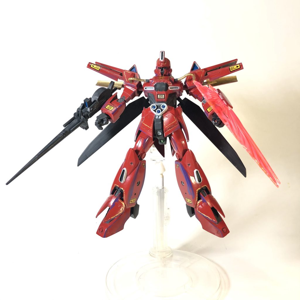 まえ赤い戦隊｢レッドバンガード｣に属する。ロナ家を象徴する高貴な赤は見るものを魅了する。