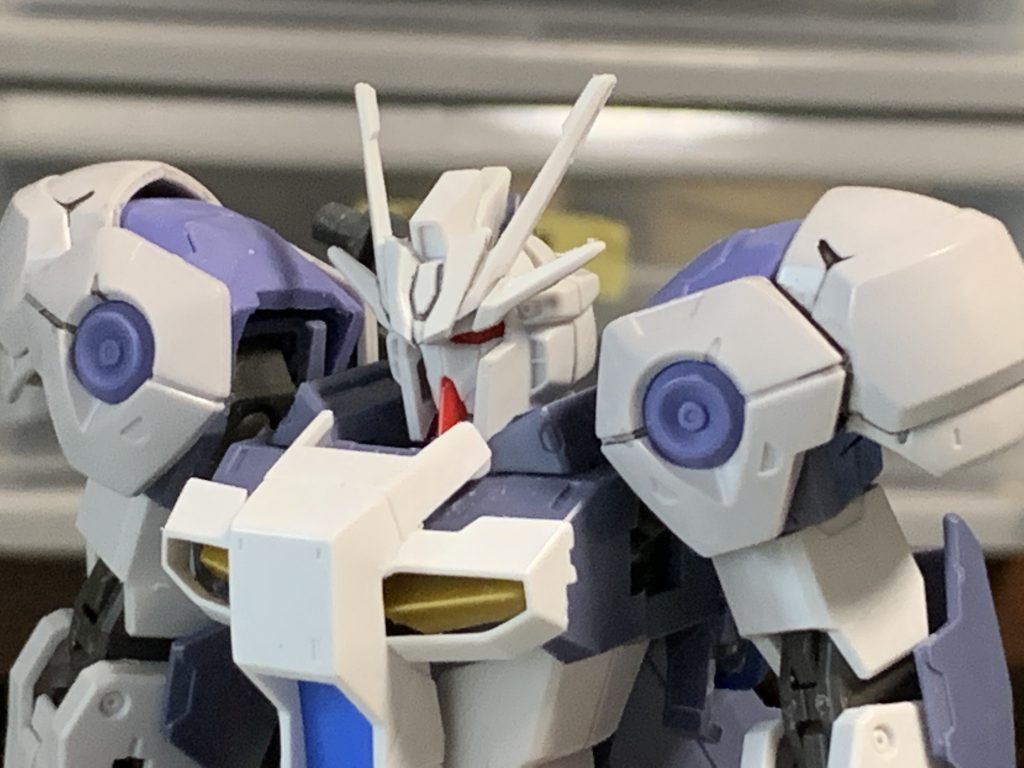 肩のアーマは磁石で取り付くようにしてます