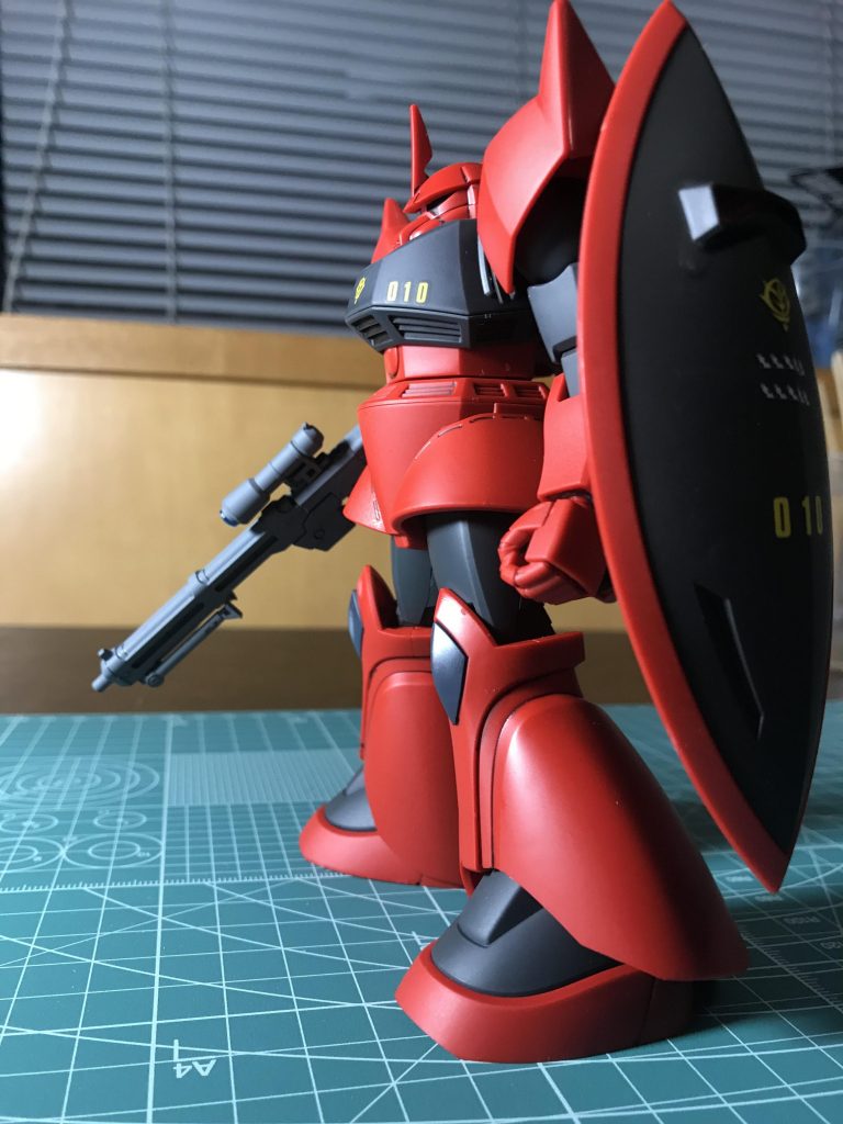 公式設定だと全て専用のカスタム機になっていますが私の妄想の中ではライデン少佐以外は部隊カラーがあって、それに統一されていたイメージなのでそれで製作していきたいと思います。