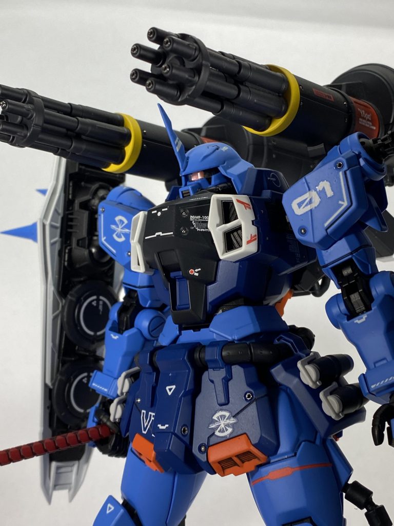 全体にメタルボールやメタルノズルを使用し、情報量をアップしています！