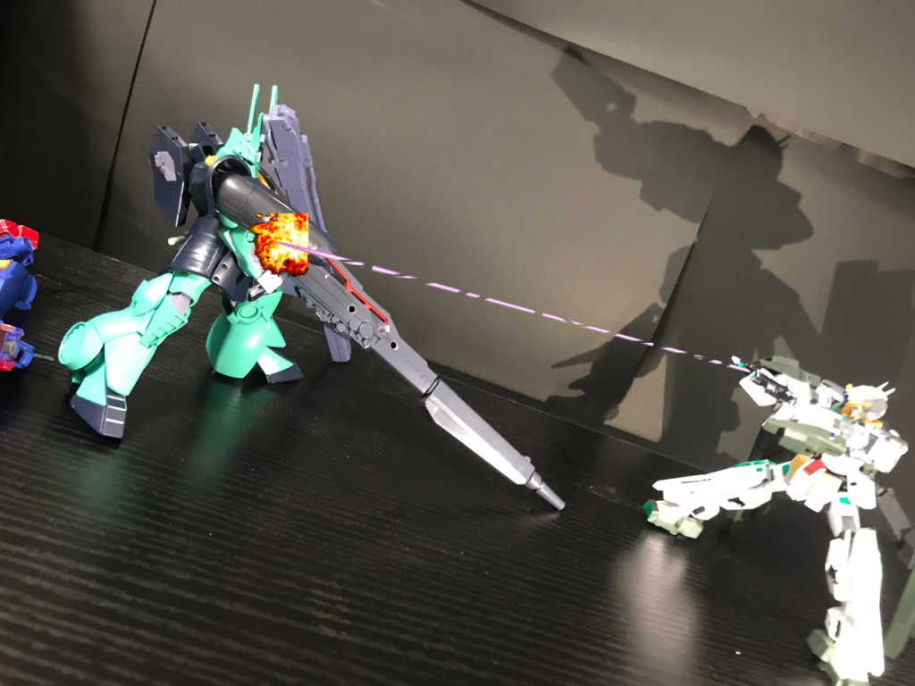 ディジェ「あぶねぇ!てか俺武装が!チャージ式…」サバーニャァーーーーーーーー「私が君を!」サバーニャァァォォァァォ「止める!」ディジェ「お前昔からちょっとナルシストだよね」サバーニャウウウウウウウウ!「うるさい!私は!」サバーニャァアリリリリリャャャ「ウァ!」