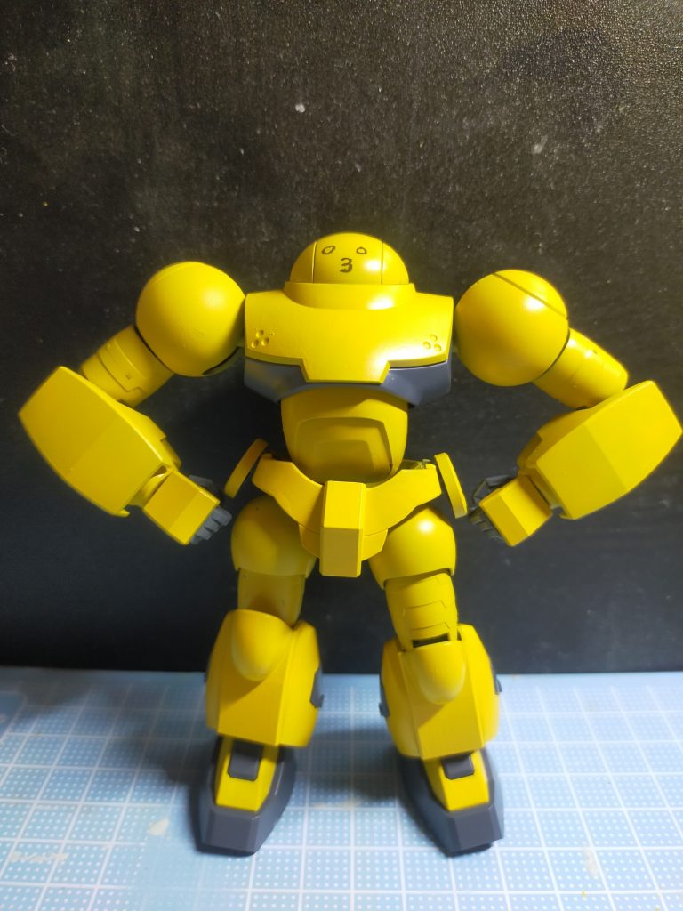 緑色の部分だけをガンダムイエローで塗っただけ。たいしたことはしてないけど、5年ぶりにエアブラシを使ったのと、塗装ブースを整備したから、良いリハビリになった。