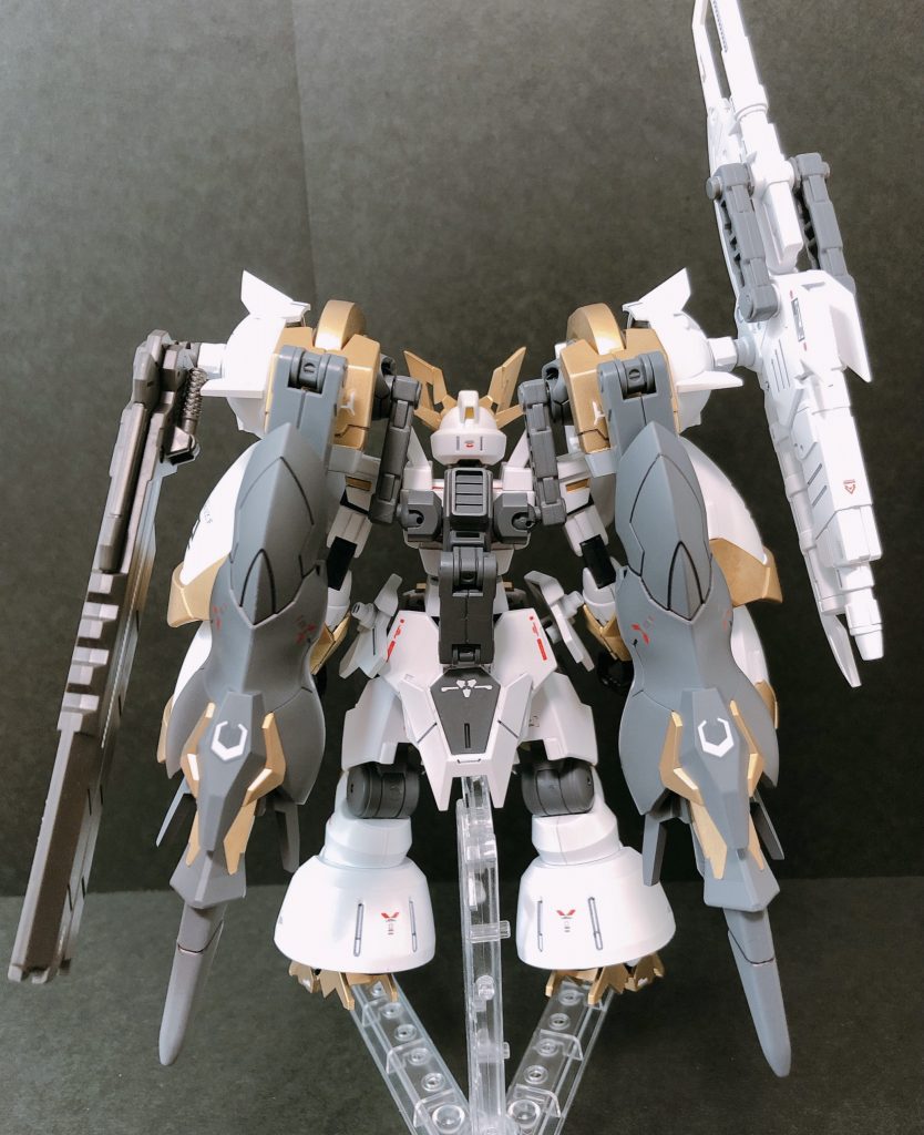 輸攻墨守装備状態でクルリ~♪あまり武者っぽさは出ていませんが、今回も背面からの見た目がお気に入りですw