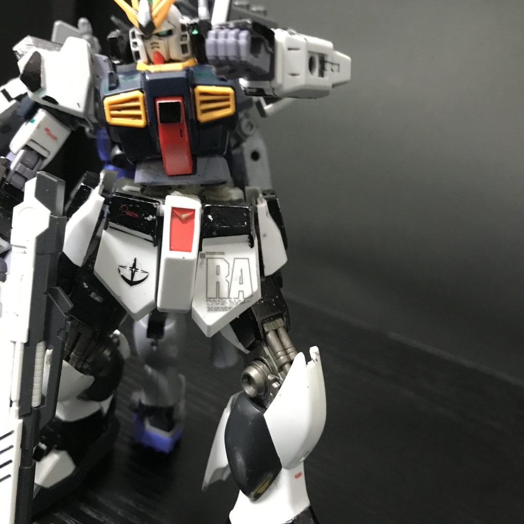  俺は必死に走った、俺たちの拠点に戻るとすぐに処置はした、しかしG3は重症だった、G3が動くことすら難しくなった今、カテリアルを、俺一人で救済する事なんて…この日記を手掛かりに　　　三人の勇者…彼らを探すそれしかカテリアルを助ける方法など…？？？1「おーい！そろそろ行くぞ！」？？？2「ちょ！ちょっとまってよぉ〜」？？？3「全く…お前は変わらずだな！」？？？3「さあ！今日も！畑を耕しますか！」？？？1.2.3「おー！」