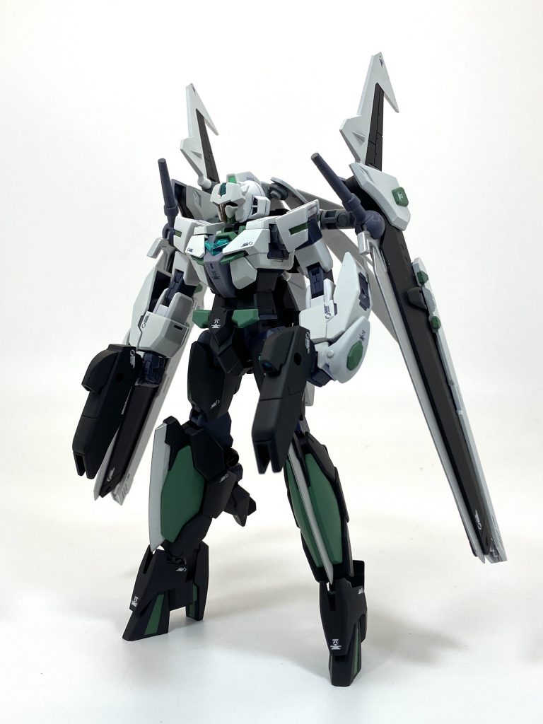 プルティネアガンダムコアガンダムメイとウォドムポッドP9から分離したプルートアーマーが合体した姿。メイが自身の戦闘スタイルに合わせてビルドしたアーマーである。