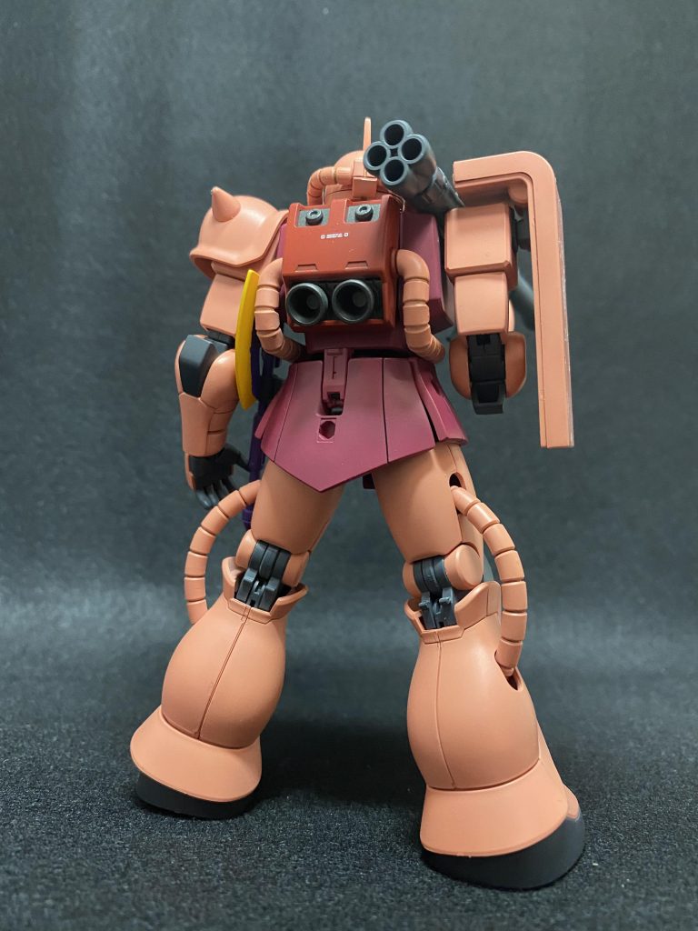 背面。ランドセル部の色は調色しました。やっぱりバーニアがあった方がカッコいいですねぇ。