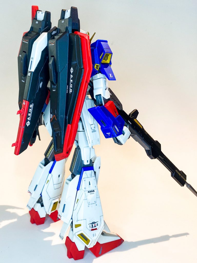 筋彫りとレッドポイント、ブレードアンテナ取り付けました。