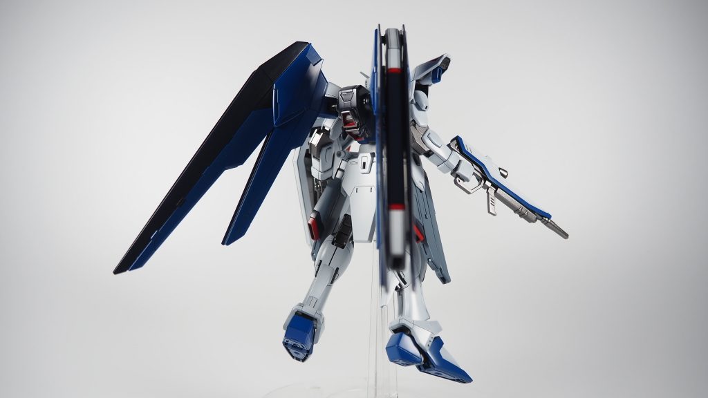 リアフリーダムはデザイン的に自立しないのでスタンド必須