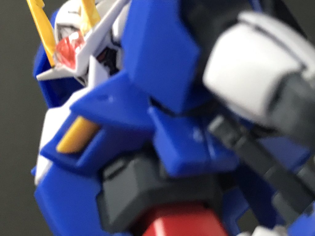 ???「俺はダブルオーガンダム!ある組織で技術担当をしている世界的にはロボ技術で有名だ!早速だが、裏切り者には消えてもらおう!」 ダブルオー「君たちにいいものをあげよう、っと!」ダブルオー「貴様たちに馴染み深い…」