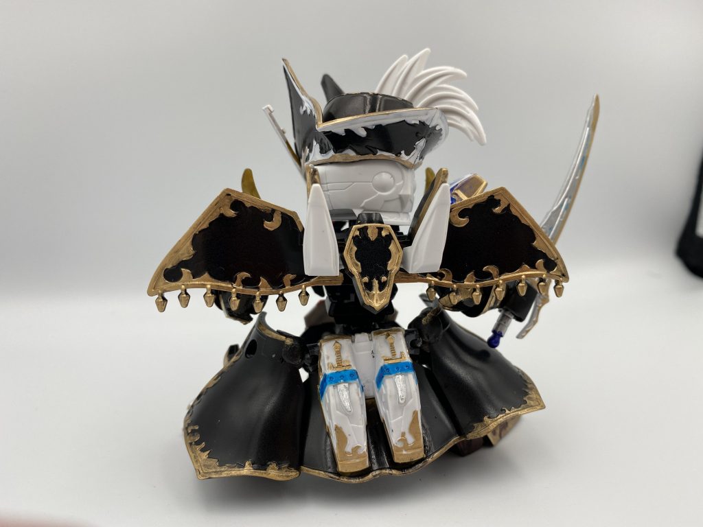 腰サイドアーマーを可動させることで干渉しづらいようにしてます。