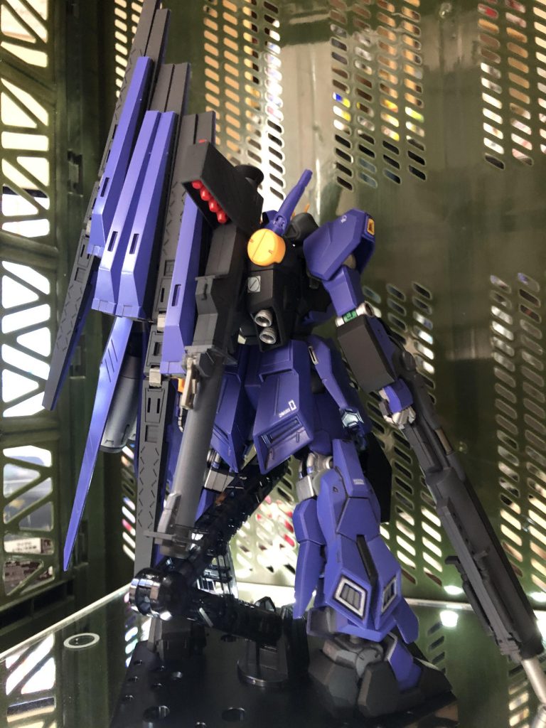 いろいろ付属品が重くて真っ直ぐに立たせるのにやっとです😓