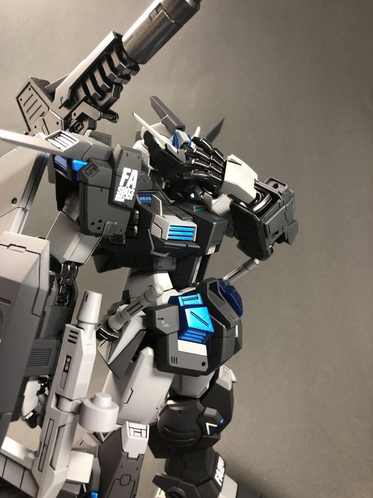 ゴーグルの下には…