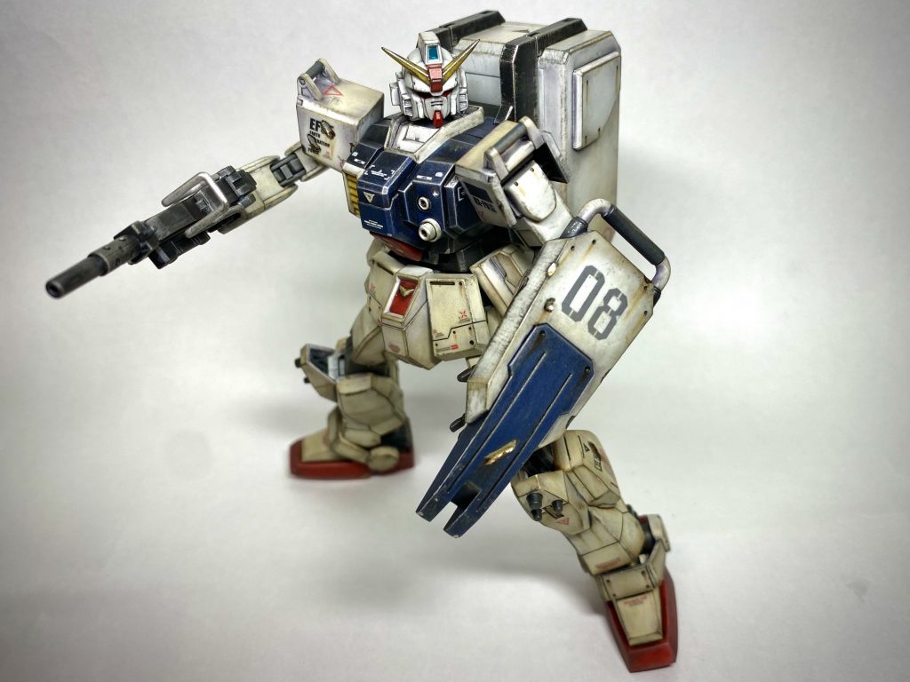 前回がゲルググマリーネでかなり前のキットだったため、最新キットの可動域や合わせ目を表に出さない技術に感動！ただ関節が動きすぎて、ポージングに一苦労しましたねでもやっぱり陸ガンはカッコいい！