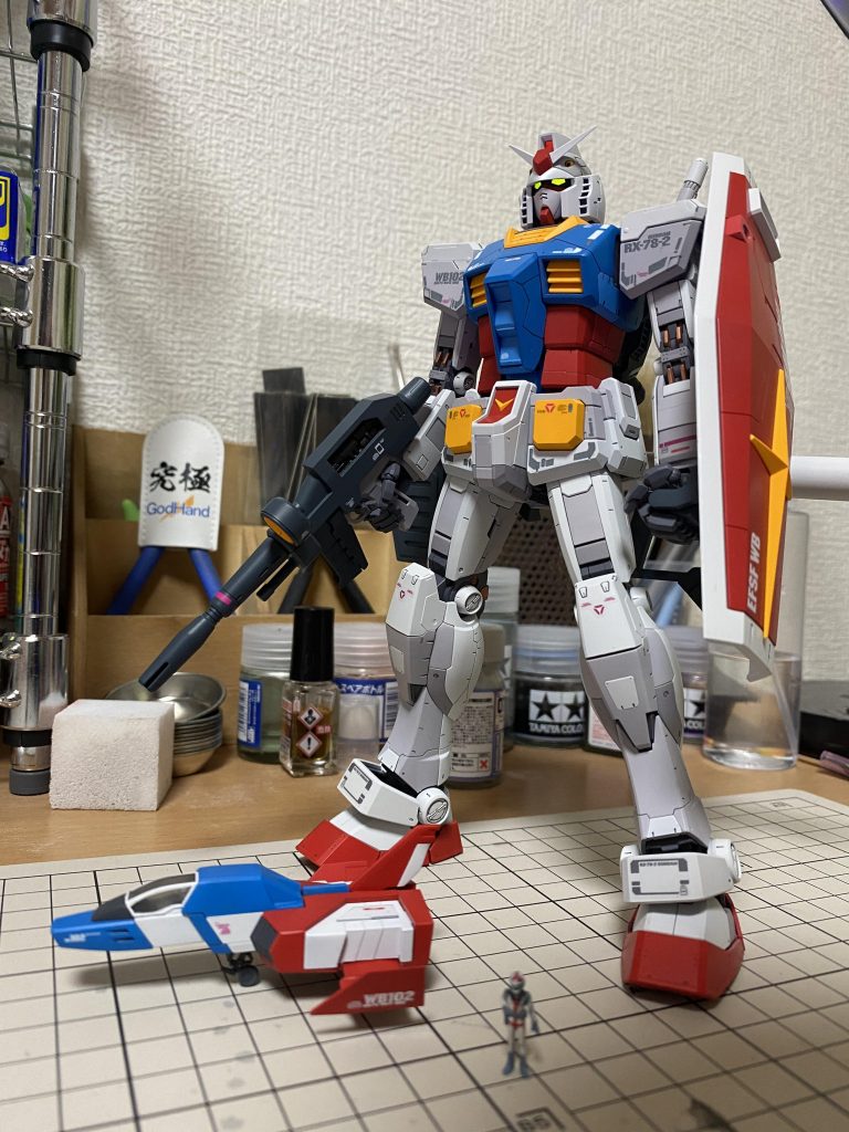 個人的にはかなりいい感じに作れました!HGのガンダムはノリで作って後悔しましたが、ひとまずMGでリベンジってことでwMGのシャアザクも積んでるので、作ったら一緒に飾りたいですね!