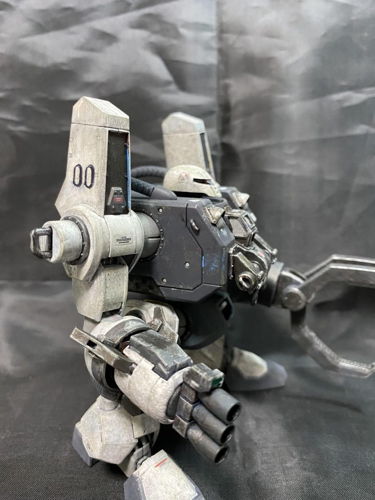 右側面!カスペン大佐のゲルググにもマークされていた00整備兵がしっかりマーキングしてくれてます。