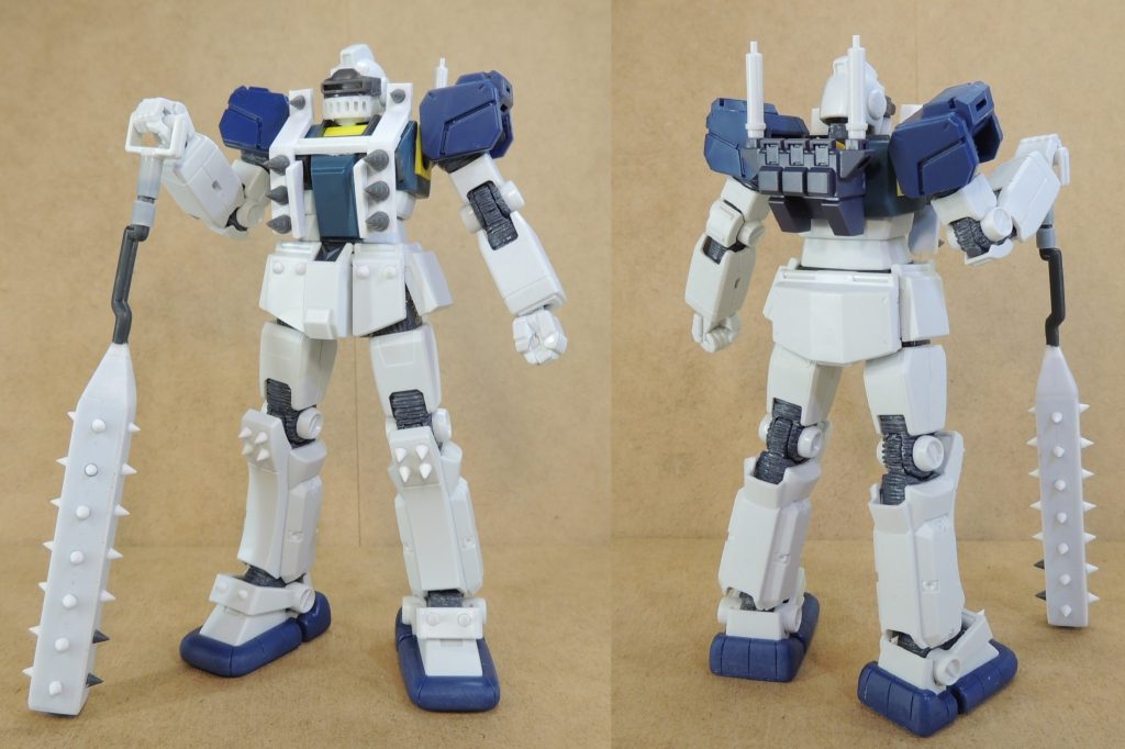 ジムのベースキットは、サンボル版ジムと陸戦型ガンダムS型です。両肩と両足のソールは陸戦型から流用。頭部のバイザーは、ジム・ナイトシーカーの部品とプラ材から製作。胸部の装甲はプラ板で骨組みを作った後、市販のドリル状の改造パーツを接着。ランドセルはサンボル版ジムのものを改造。こん棒は、ドムのビーム・バズーカの砲身を使用しているため、中空なので重量が軽いです。5体の中で一番スパイクが多いため、シリコンゴムとキャストによる複製品を使用しています。